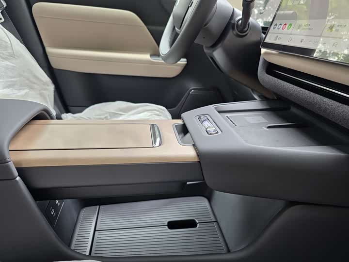 Volvo XC70 Hybrid 2026 4 WD Core — фото 12