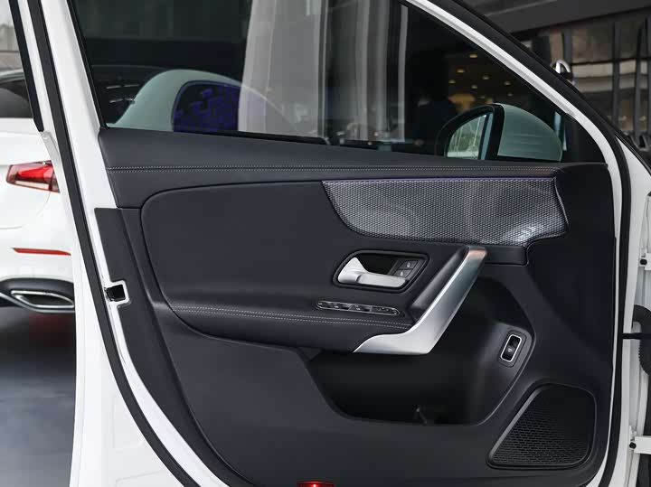 Mercedes-Benz A-Class 2022 A 200 L — фото 14