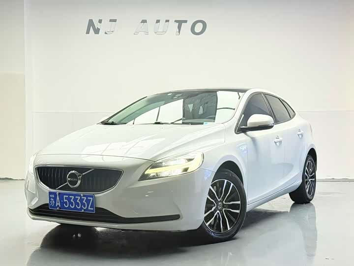 Volvo V40 2017 T 3 — фото 1