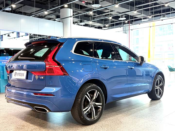 Volvo XC60 2018 T 5 4 WD — фото 4