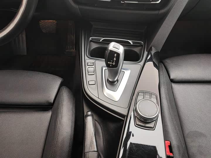 BMW 3-Series GT 2020 320i M — фото 13