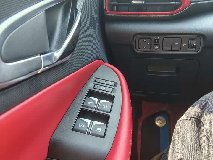 Changan UNI-T 2020 1.5 T Flagship — фото 10