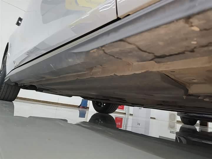 Changan UNI-V 2022 1.5 T Premium — фото 21