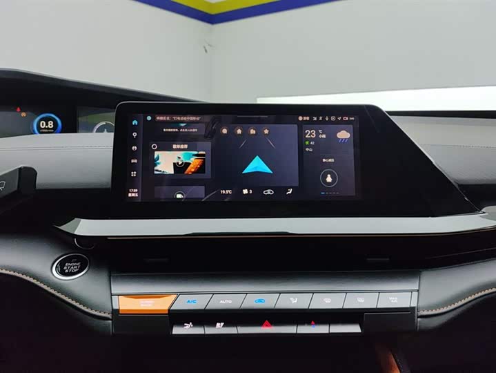 Changan UNI-V 2022 1.5 T Premium — фото 13