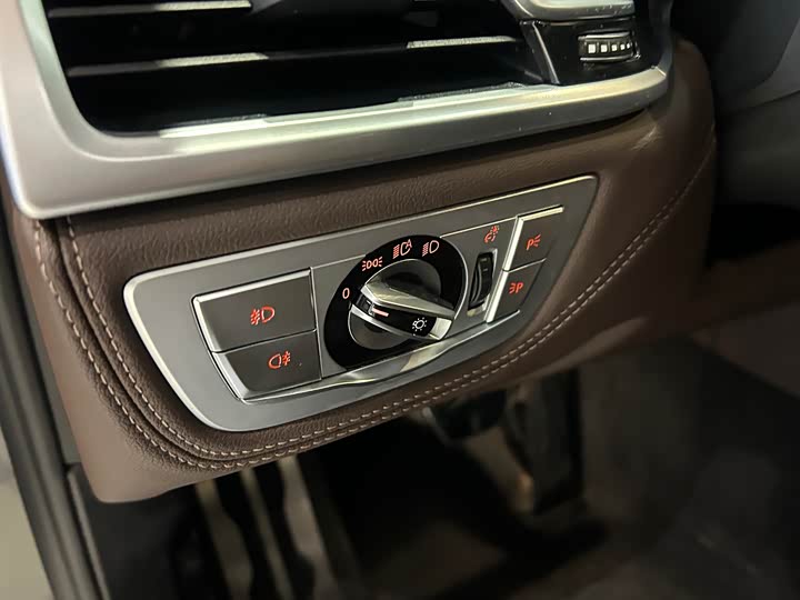 BMW 7 Series — фото 11