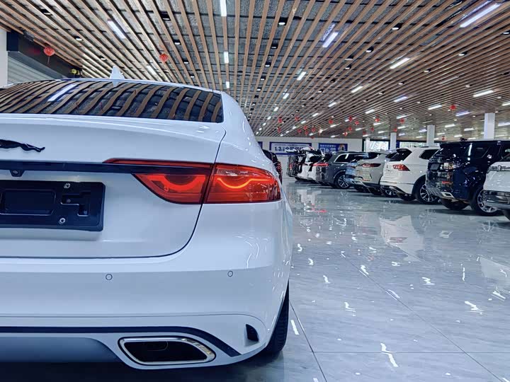 Jaguar XFL 2023 XFL 2.0 T P 200 2 WD — фото 18