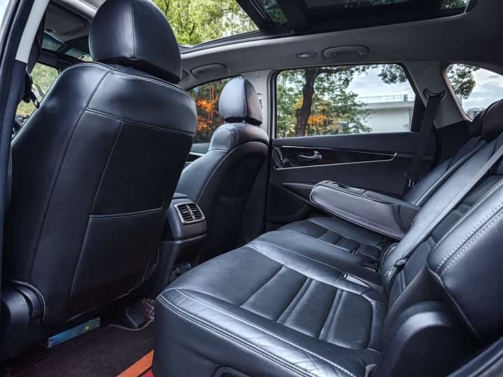 Kia Sorento — фото 4