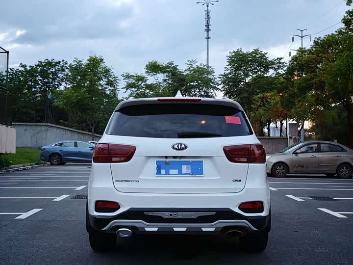 Kia Sorento — фото 9