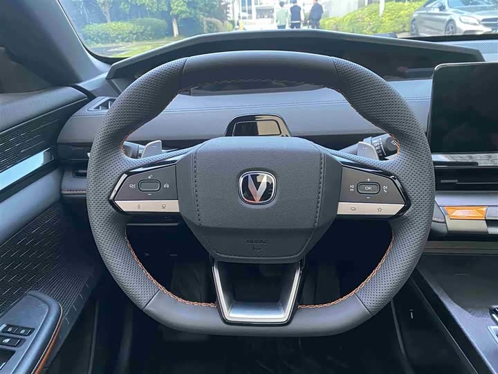 Changan UNI-V 2022 1.5 T Premium — фото 10