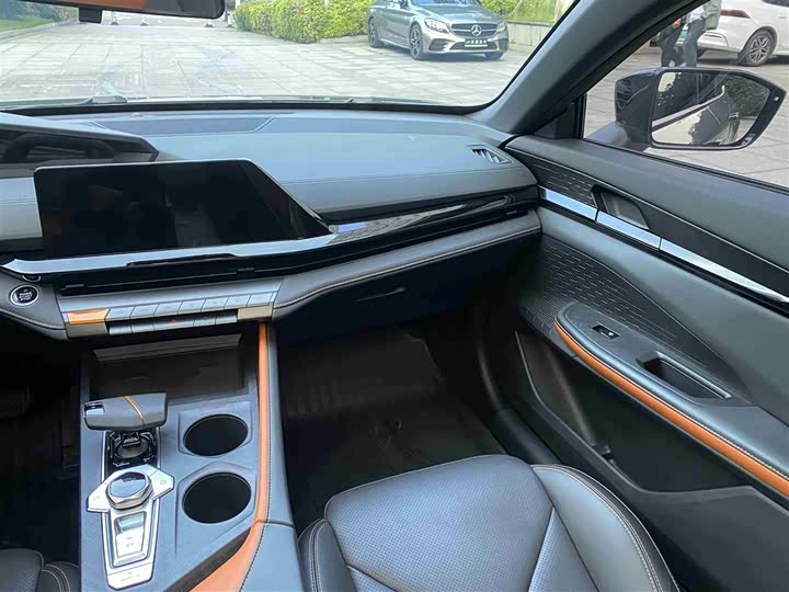 Changan UNI-V 2022 1.5 T Premium — фото 9