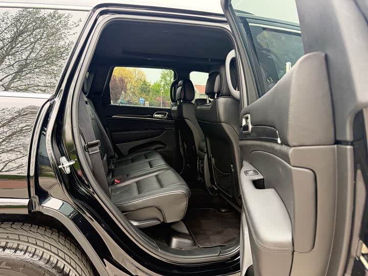 Jeep Grand Cherokee — фото 12