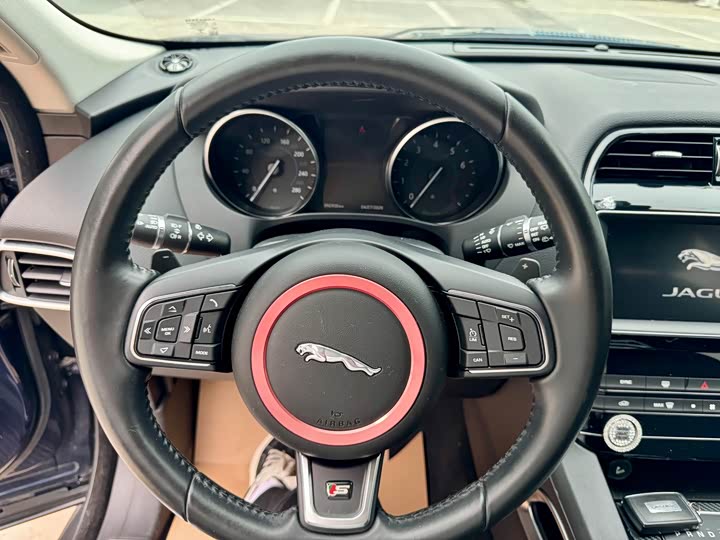 Jaguar F-PACE 2016 2.0 T 2 WD — фото 11