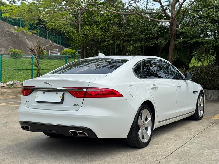 Jaguar XFL 2018 XFL 2.0 T 200 PS — фото 18