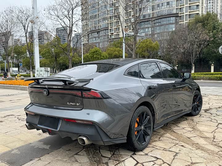 Changan UNI-V 2022 1.5 T — фото 7