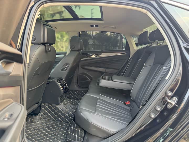 Volkswagen Passat — фото 16