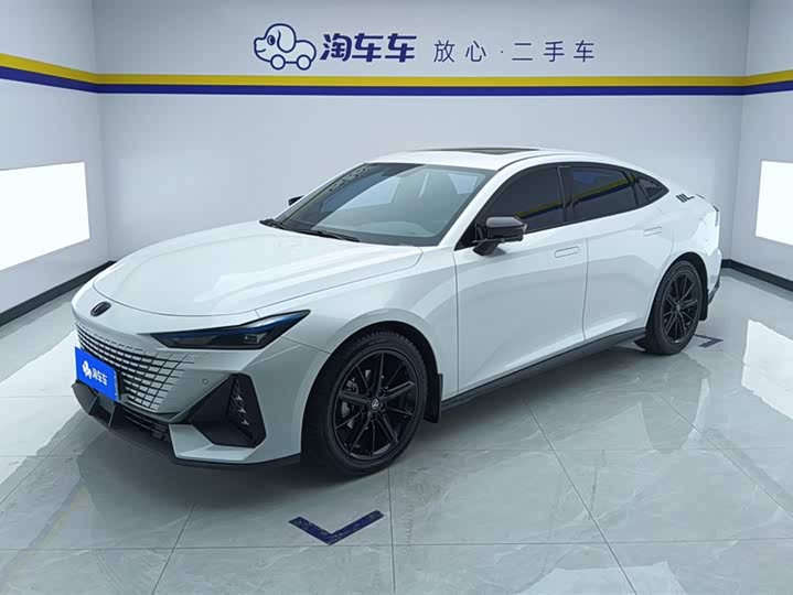 Changan UNI-V 2023 1.5 T — фото 1