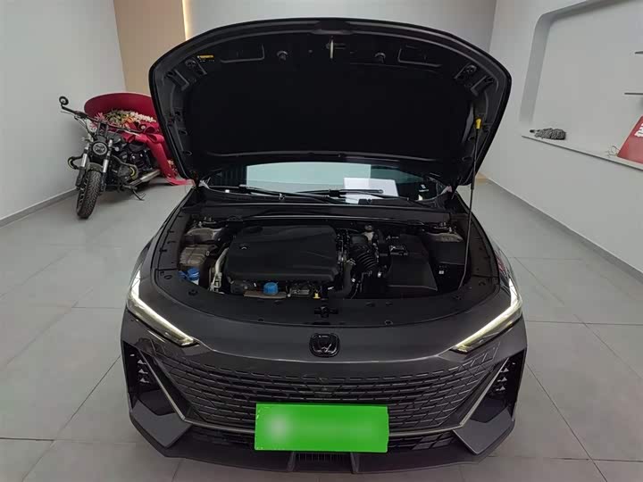 Changan UNI-V 2022 1.5 T Premium — фото 16