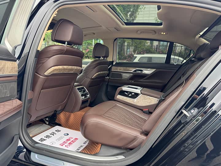 BMW 7-Series 2019 740 Li Leading — фото 11