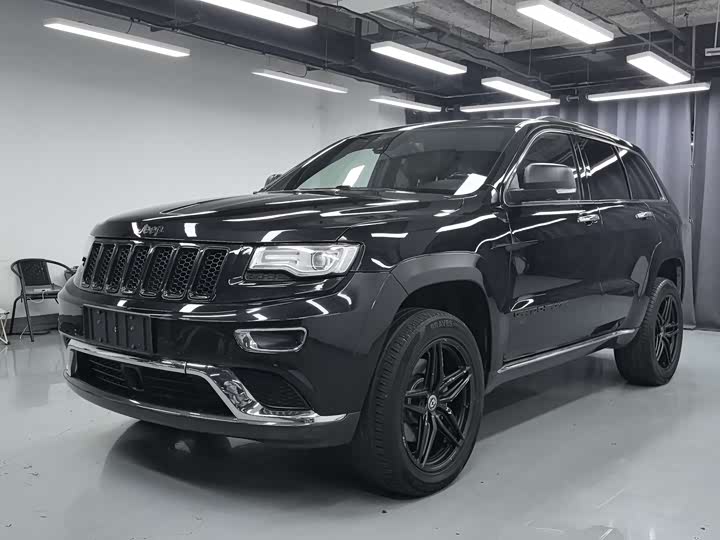 Jeep Grand Cherokee — фото 1