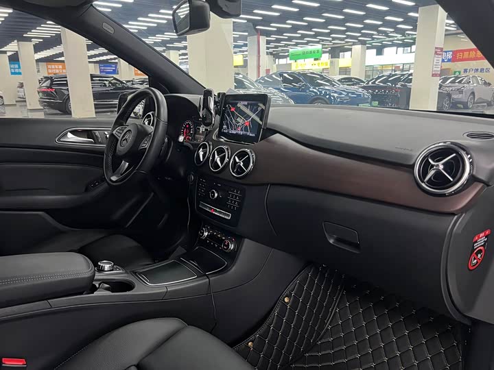 Mercedes-Benz B-Class 2017 B 200 Luxury — фото 11