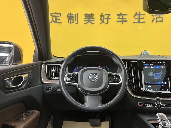 Volvo XC60 2022 B 5 4 WD — фото 14