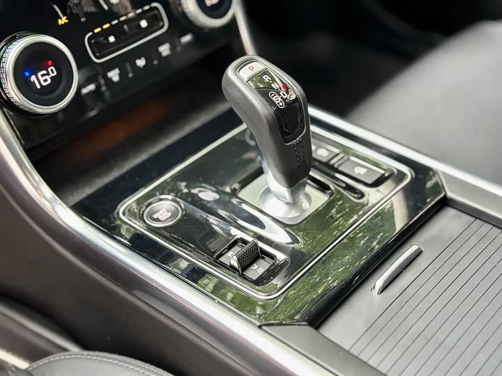 Jaguar XEL 2020 2.0 T 200 PS S — фото 23