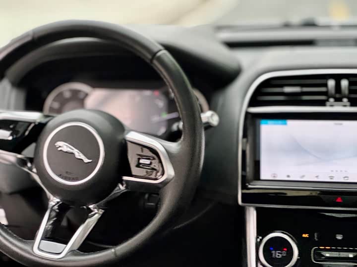 Jaguar XEL 2020 2.0 T 200 PS S — фото 16