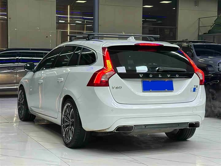Volvo V60 2015 T 5 — фото 4