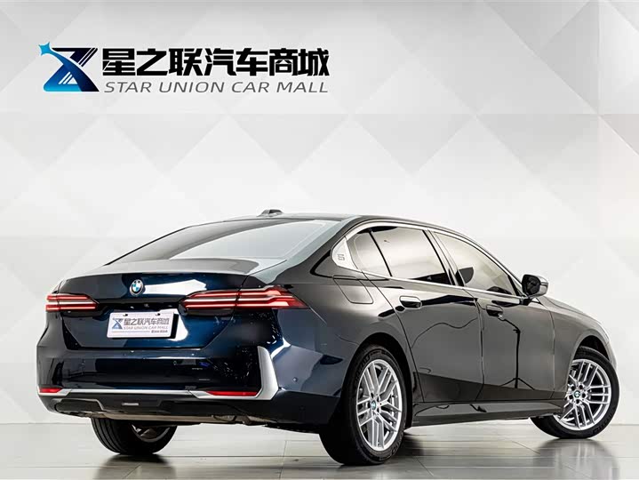 BMW 5-Series — фото 6