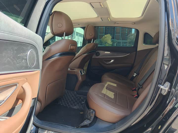 Mercedes-Benz E-Class 2019 E 300 L — фото 5