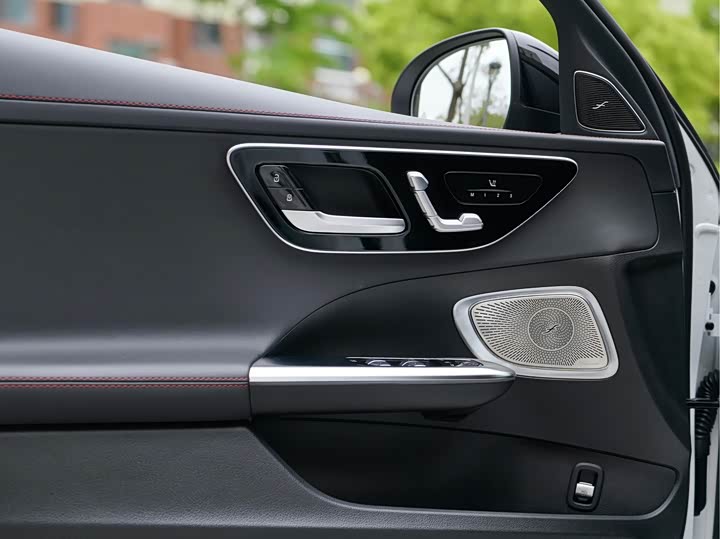 Mercedes-Benz C-Class 2024 AMG C 43 4 MATIC — фото 9