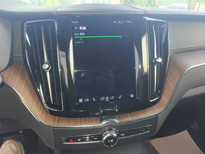 Volvo XC60 Hybrid 2024 T 8 PHEV 4 WD — фото 13