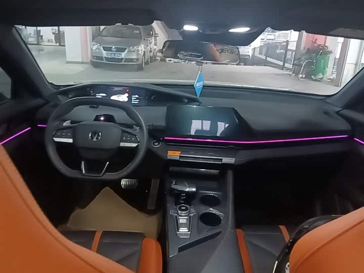 Changan UNI-V 2024 1.5 T Sport — фото 10