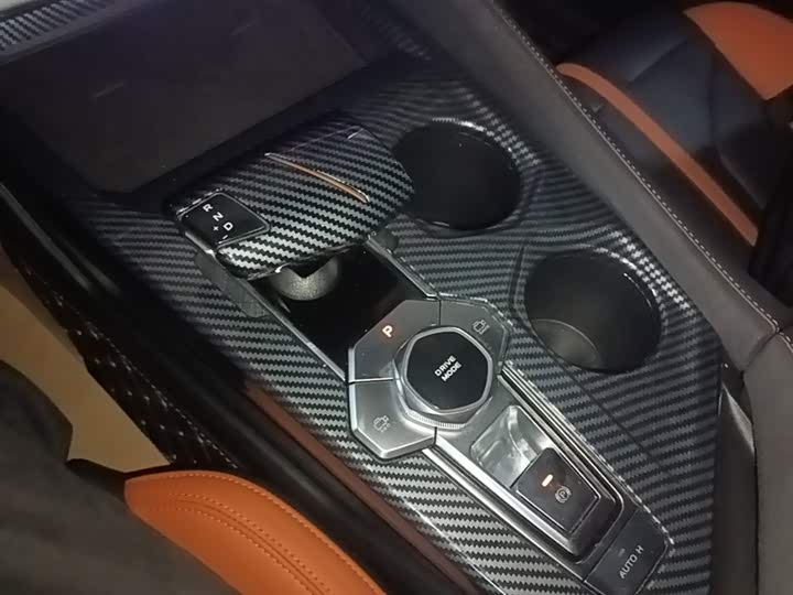 Changan UNI-V 2024 1.5 T Sport — фото 14