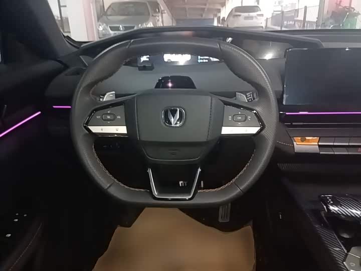 Changan UNI-V 2024 1.5 T Sport — фото 11