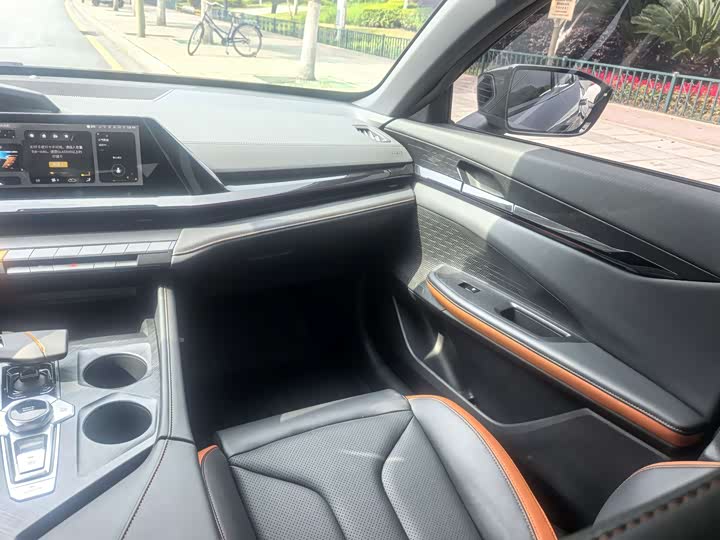 Changan UNI-V 2023 1.5 T Premium — фото 9