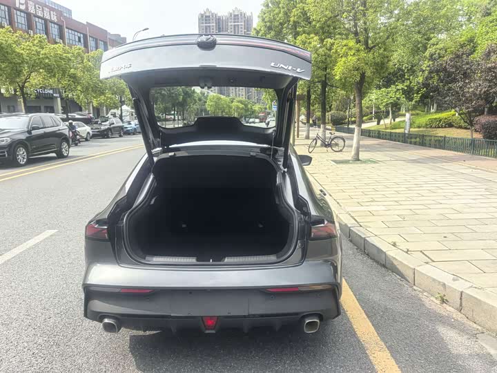Changan UNI-V 2023 1.5 T Premium — фото 17