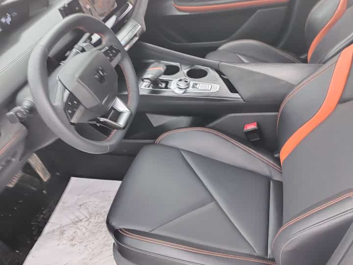 Changan UNI-V 2022 1.5 T — фото 4