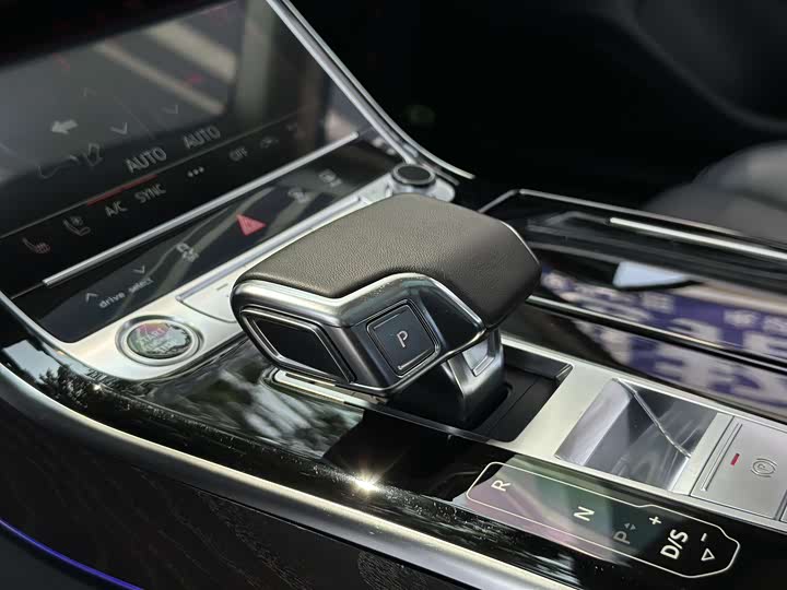 Audi A8 2023 A 8 L 50 TFSI quattro — фото 13