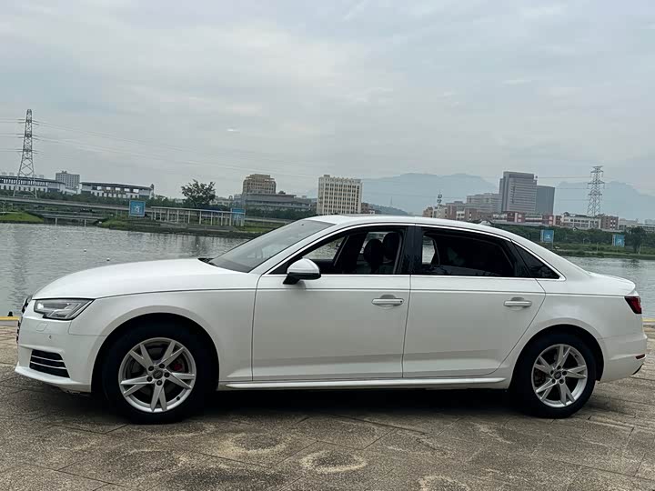 Audi A4L 30 40 TFSI базовая — фото 7