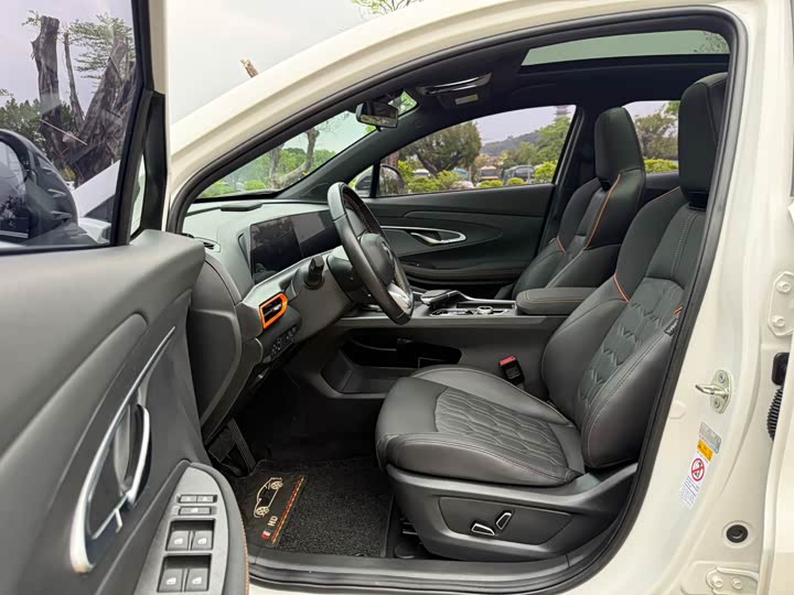Changan UNI-T 2022 1.5 T Premium — фото 4