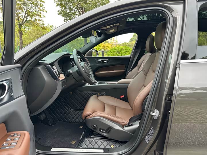 Volvo XC60 2024 B 5 4 WD — фото 5