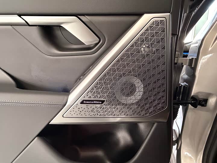 BMW i5 M60 2024 x Drive M 60 — фото 11