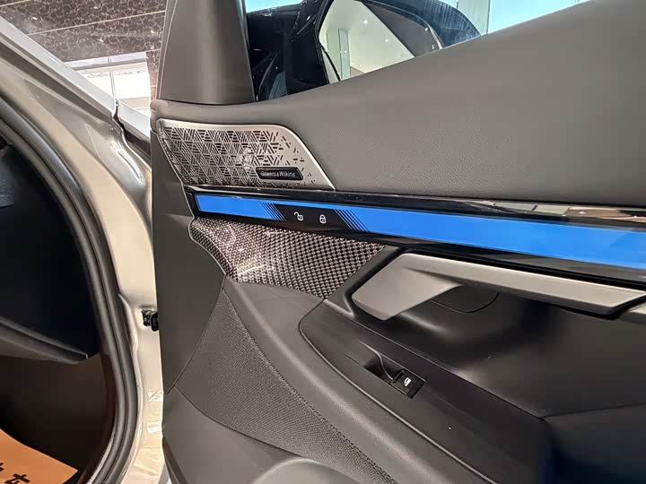 BMW i5 M60 2024 x Drive M 60 — фото 15