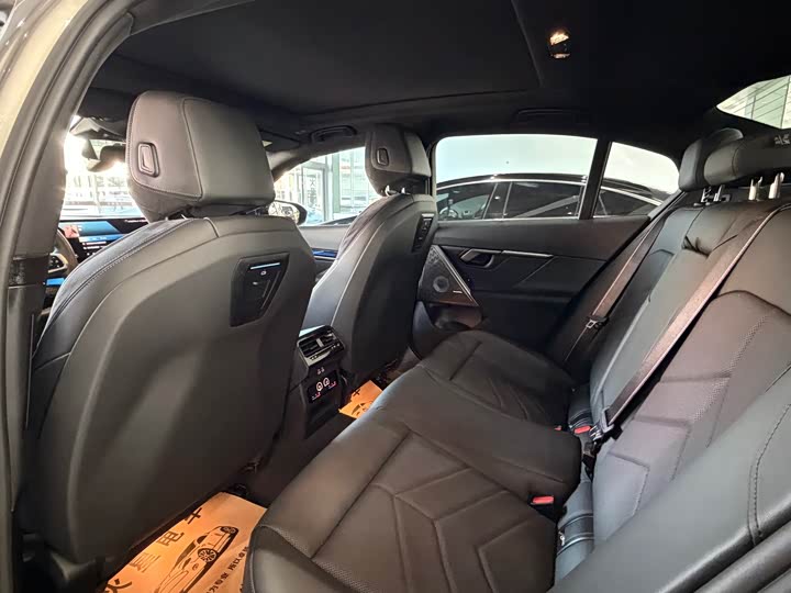 BMW i5 M60 2024 x Drive M 60 — фото 10