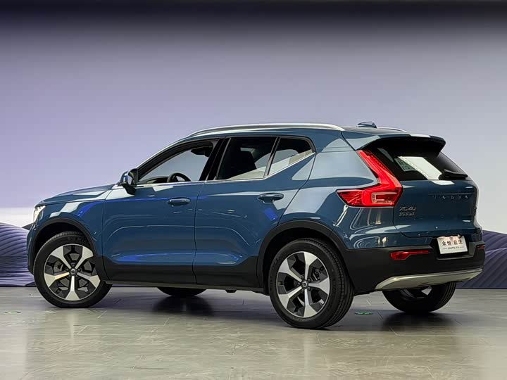 Volvo XC40 2023 B 4 WD — фото 6