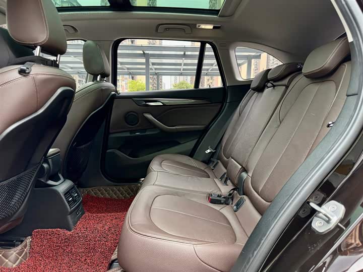 BMW X1 2019 s Drive 18 Li — фото 13