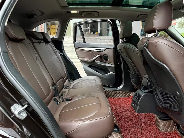 BMW X1 2019 s Drive 18 Li — фото 14