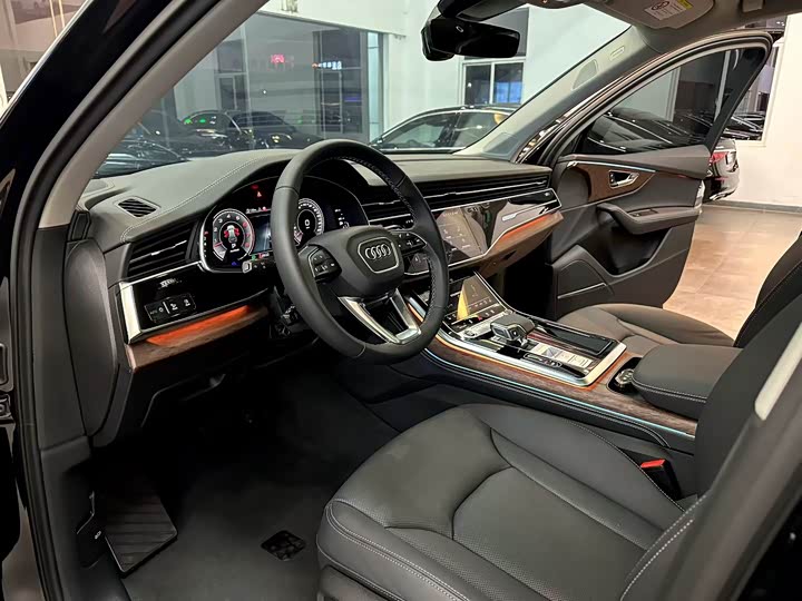 Audi Q7 2025 55 TFSI quattro S line — фото 9