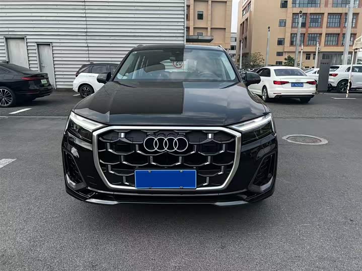Audi Q7 2025 55 TFSI quattro S line Sport — фото 2